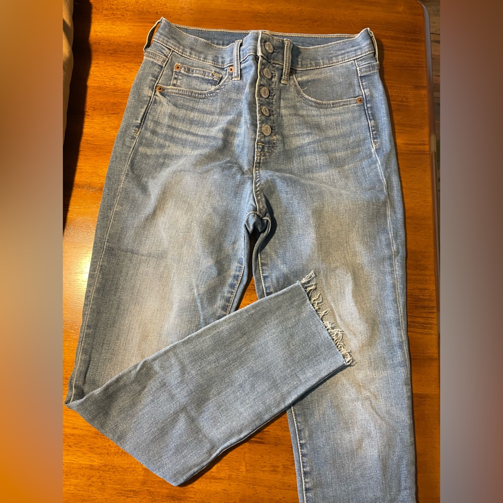 Gap True Skinny Jeans Frayed Edge Size 8/29